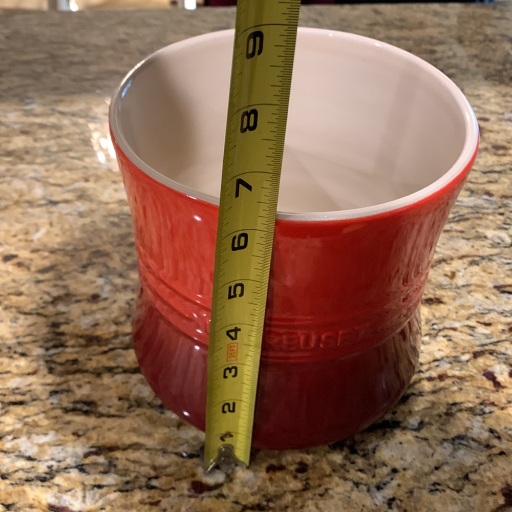 NWT Le Creuset 2.3 L Large Utensil Crock Cerise - Picture 10 of 10